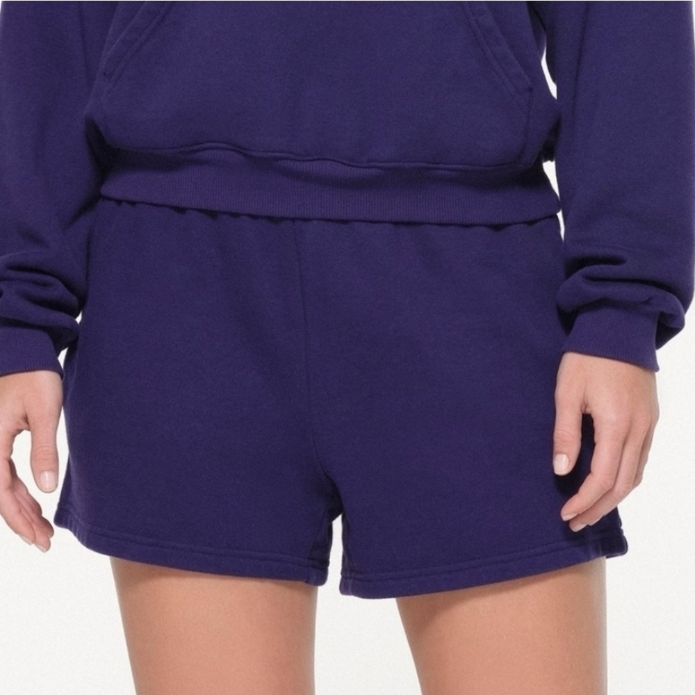 SKIMS 💸Cyber Monday Sale💸 Sweat Shorts Concord | Size M | VGUC - Picture 3 of 9